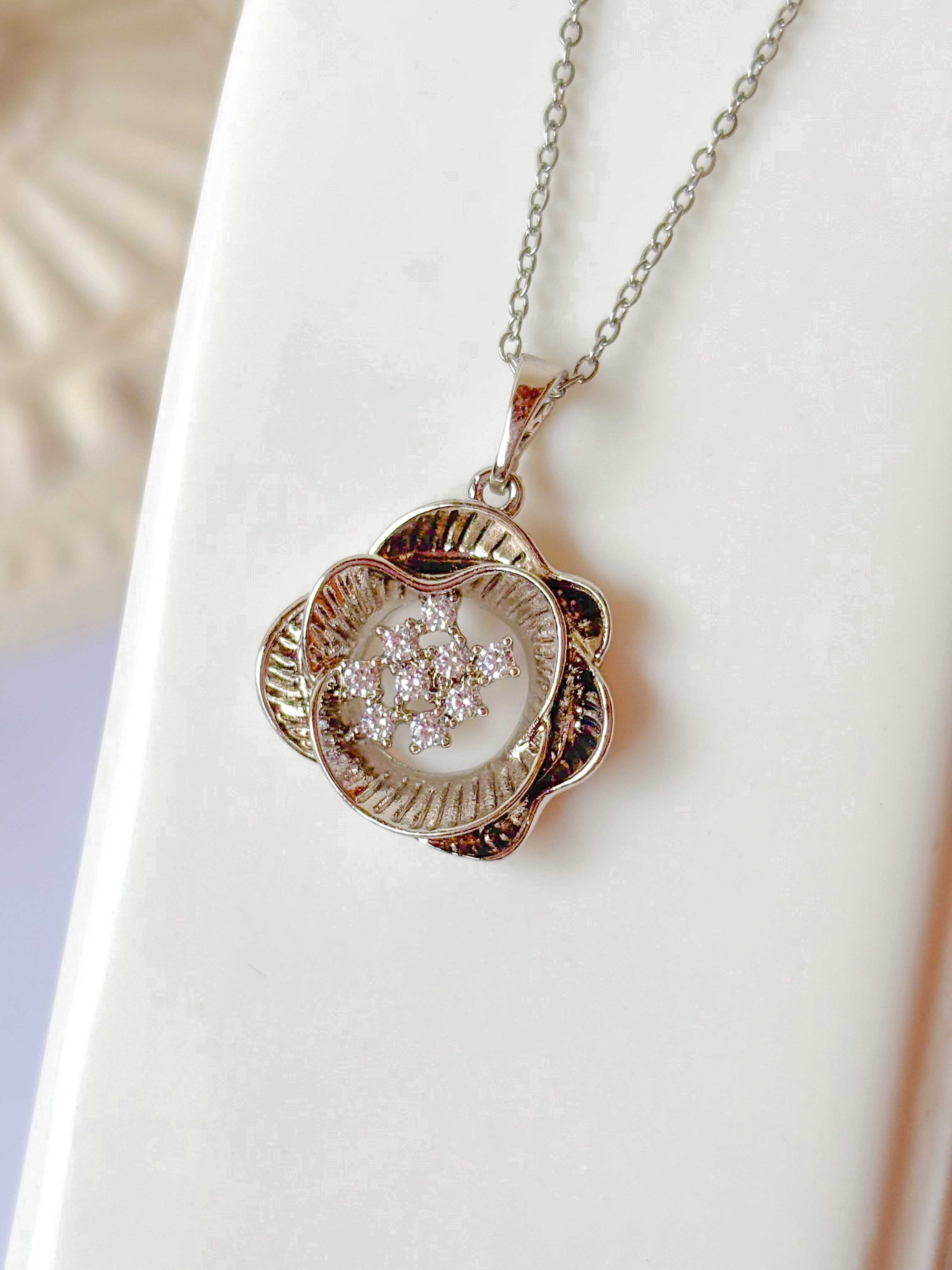 Collar Rosa Radiante