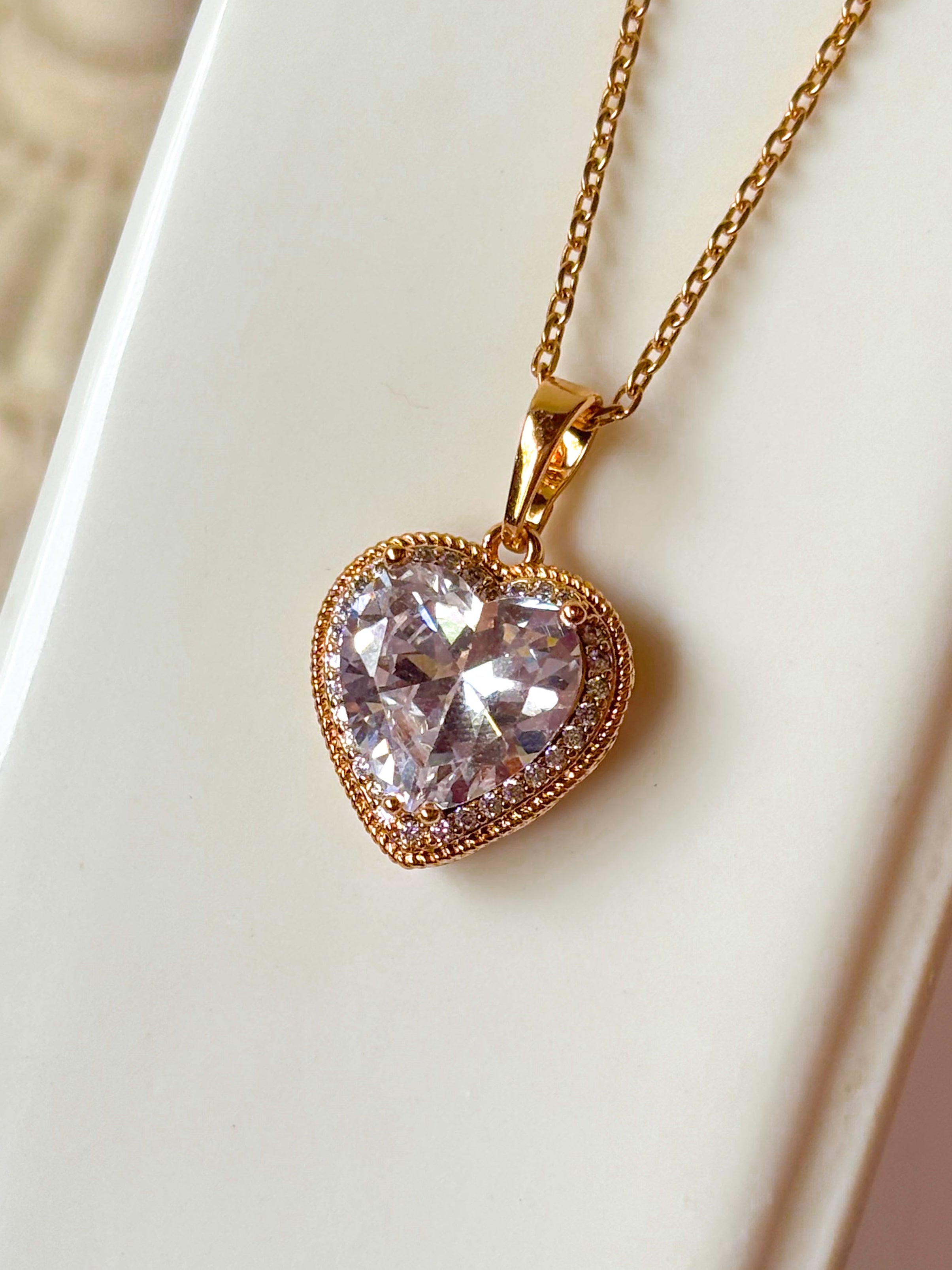 Collar Corazón Divino