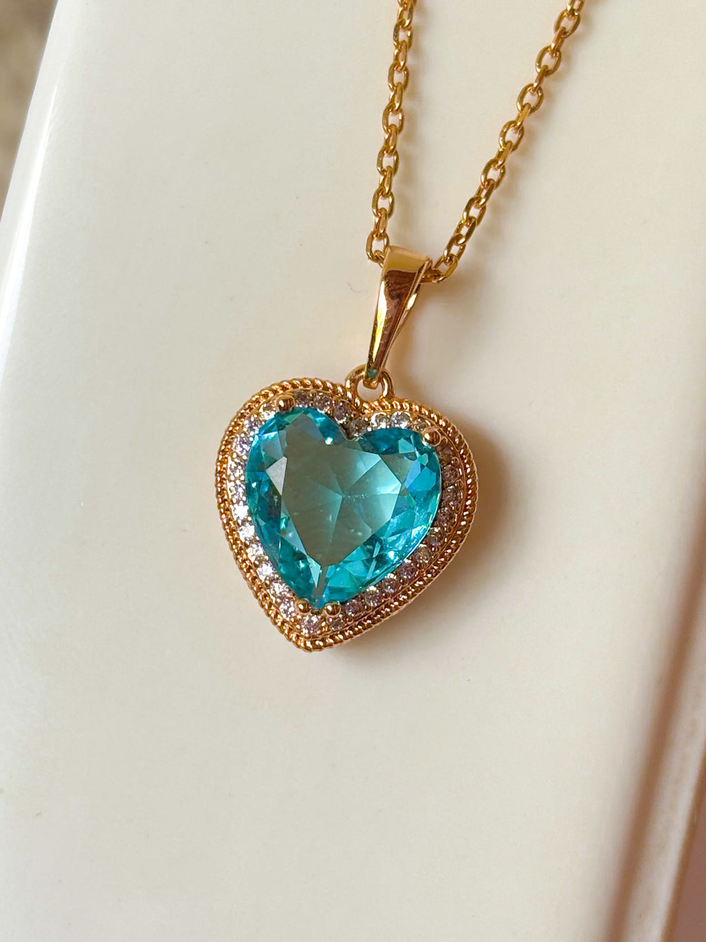 Collar Corazón Divino