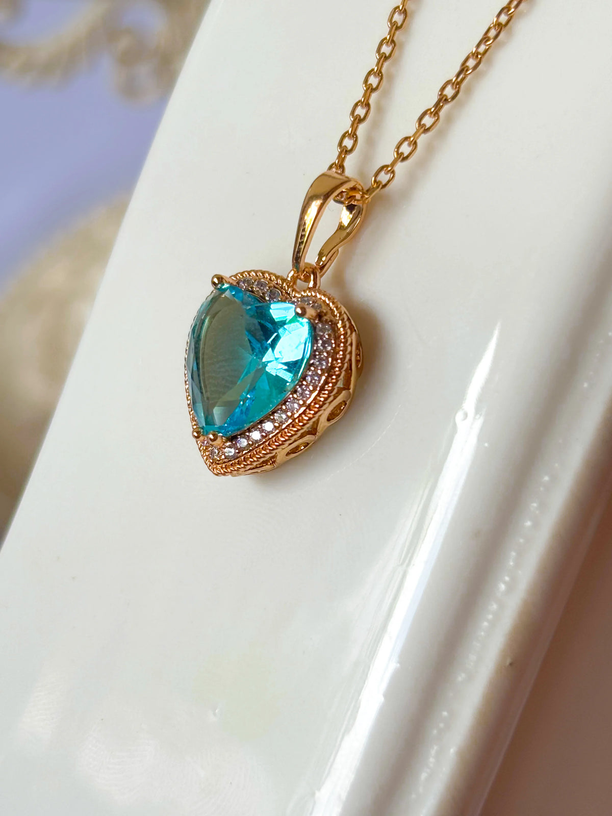 Collar Corazón Divino