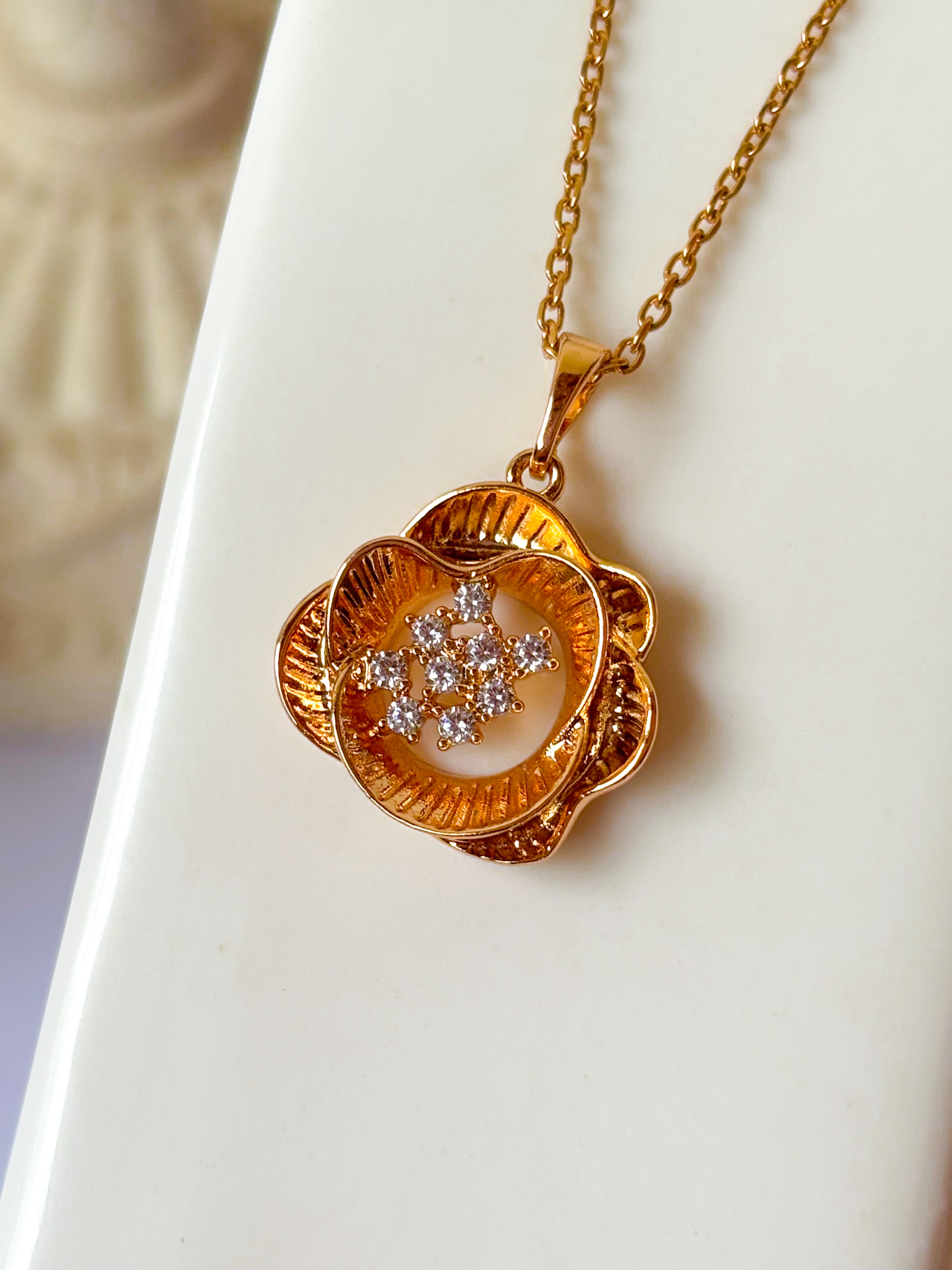 Collar Rosa Radiante
